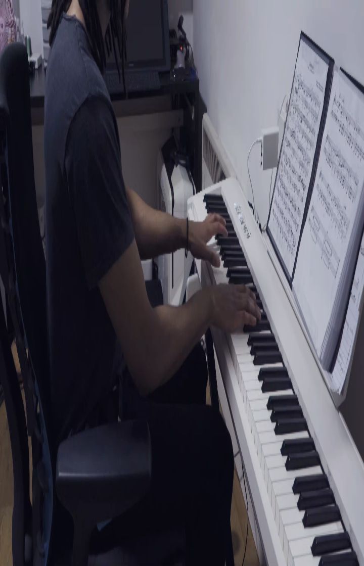 My first full piano piece learnt and played 😁

Took me too long to record this!

Weirdly, I become a bit of a potato, and my skills plummet when a camera is recording... 😅

Song: Final Fantasy XV - Somnus